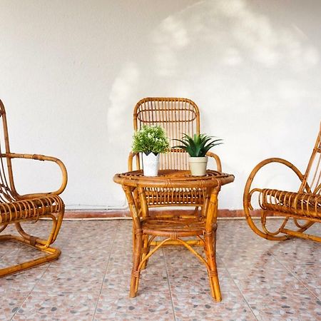 Villa Aurelia -Seafront Apartment With Patio Flumini di Quartu Bagian luar foto