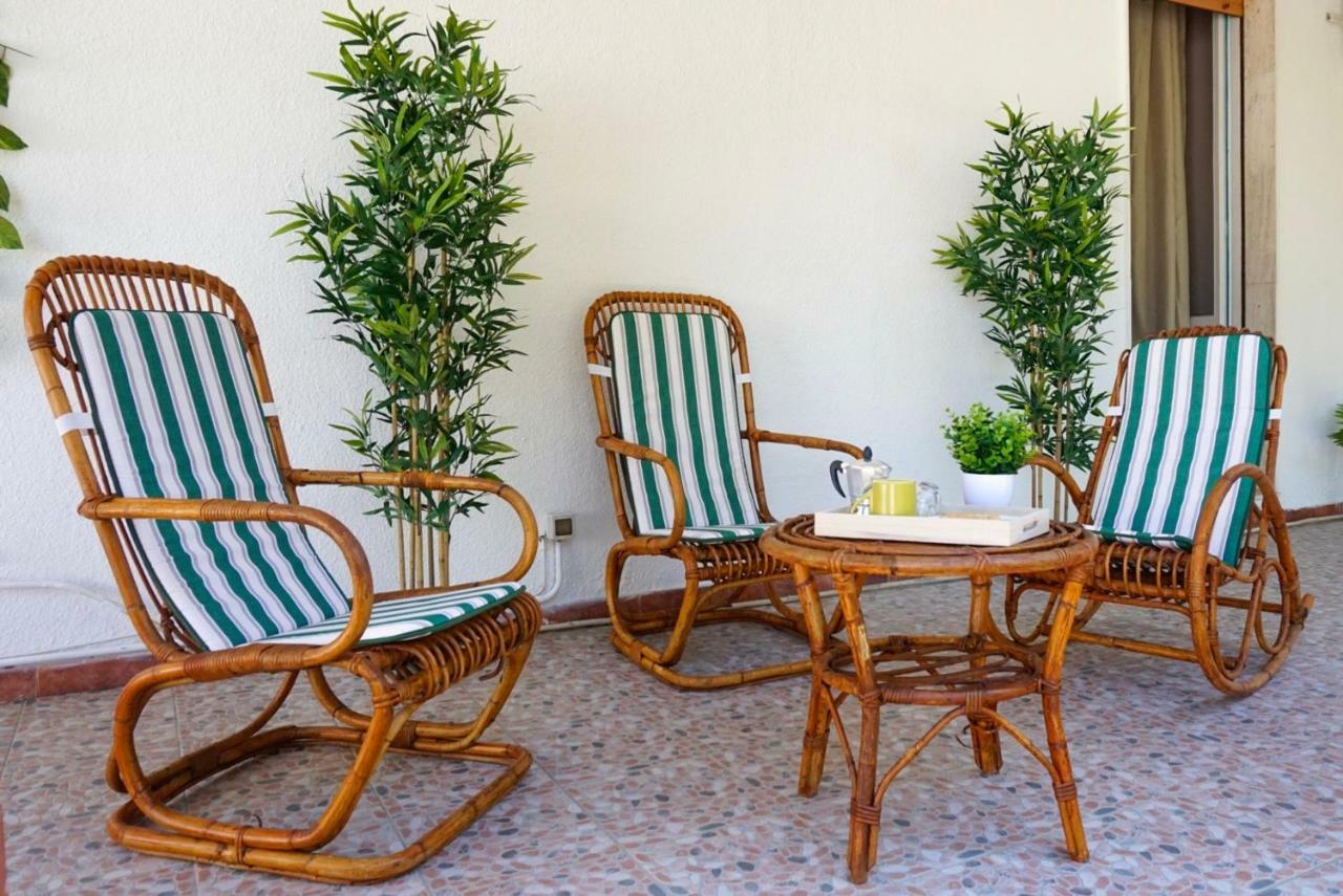 Villa Aurelia -Seafront Apartment With Patio Flumini di Quartu Bagian luar foto