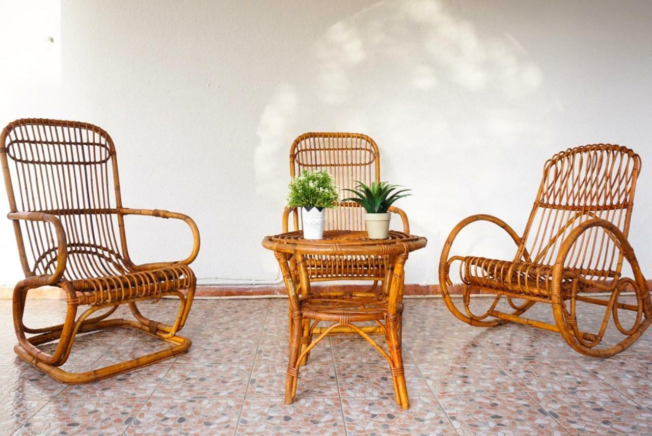 Villa Aurelia -Seafront Apartment With Patio Flumini di Quartu Bagian luar foto