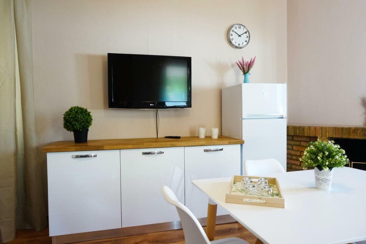 Villa Aurelia -Seafront Apartment With Patio Flumini di Quartu Bagian luar foto