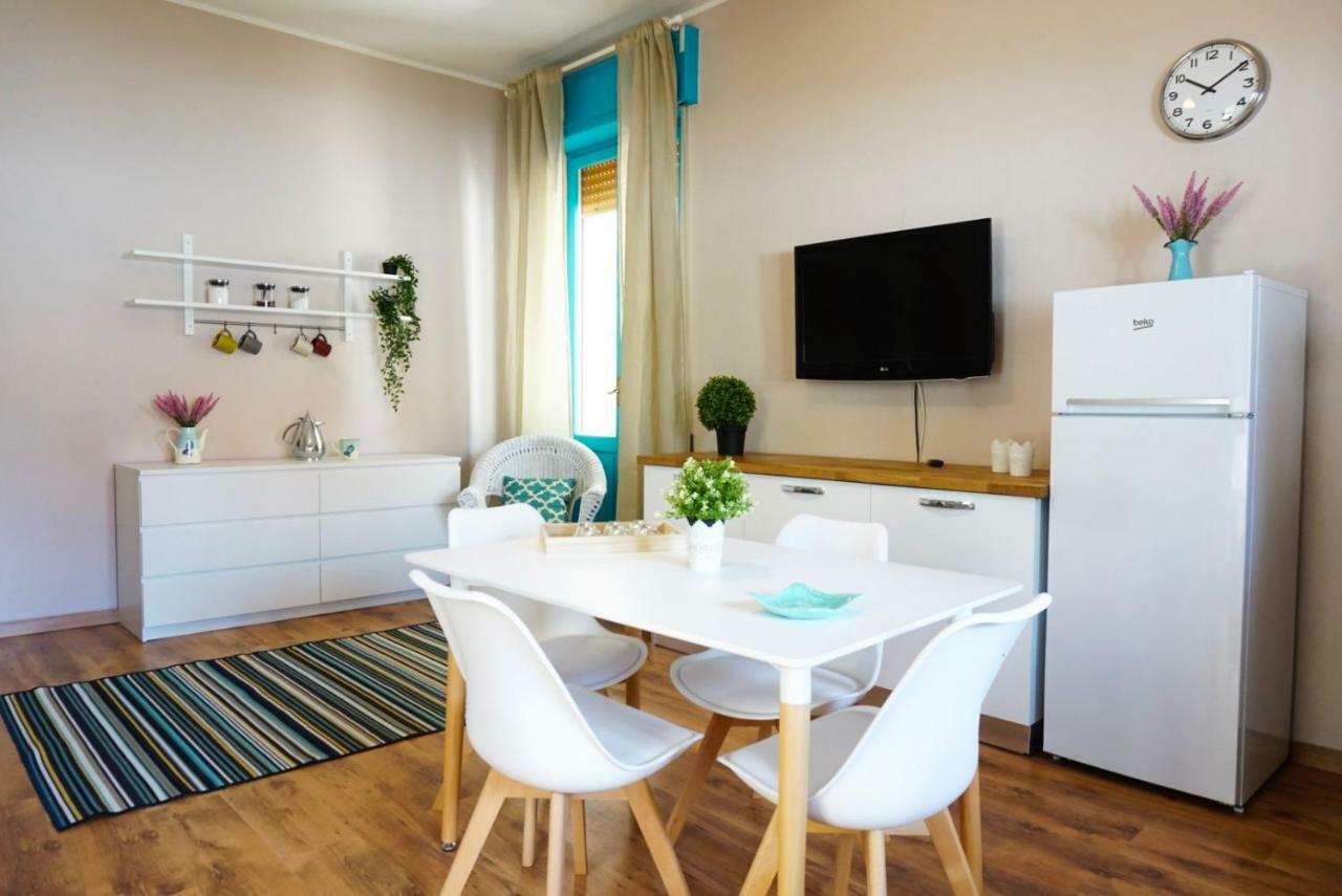 Villa Aurelia -Seafront Apartment With Patio Flumini di Quartu Bagian luar foto