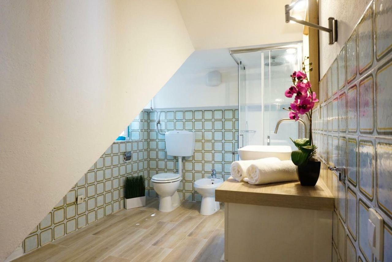 Villa Aurelia -Seafront Apartment With Patio Flumini di Quartu Bagian luar foto