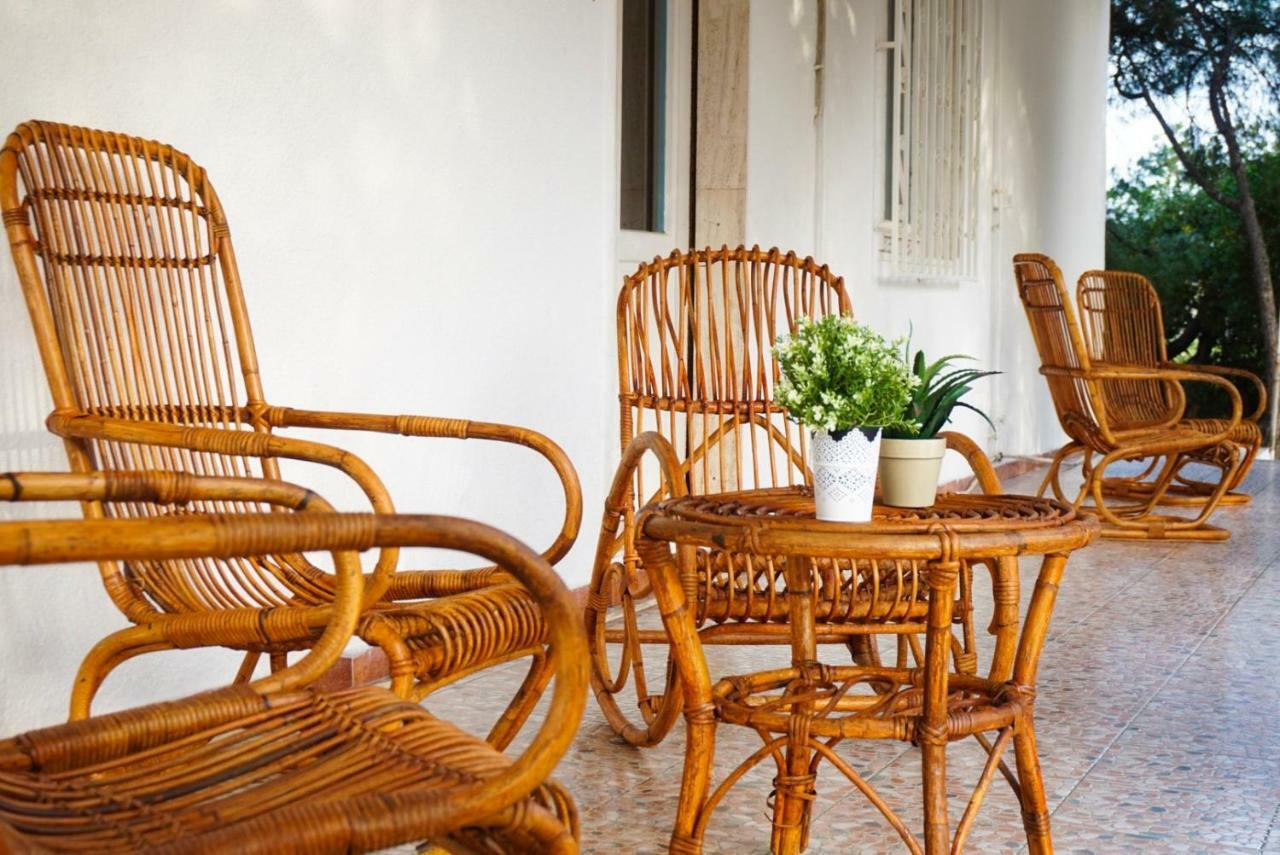 Villa Aurelia -Seafront Apartment With Patio Flumini di Quartu Bagian luar foto